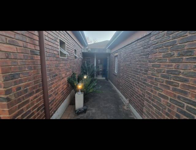 5 BEDROOM HOUSE FOR SALE IN ELDORAIGNE